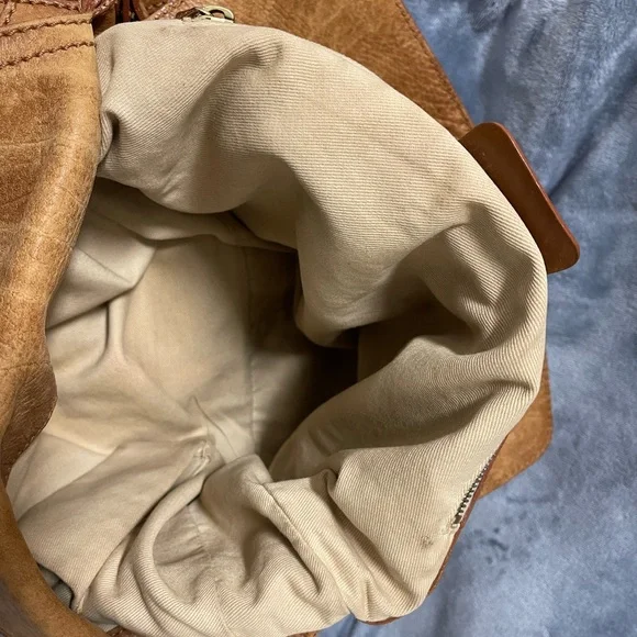 Marc Jacobs Tan Leather Hobo Bag with Gold Accents - Picture 14 of 16